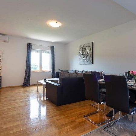 Apartmani Karoca 3 プーラ エクステリア 写真