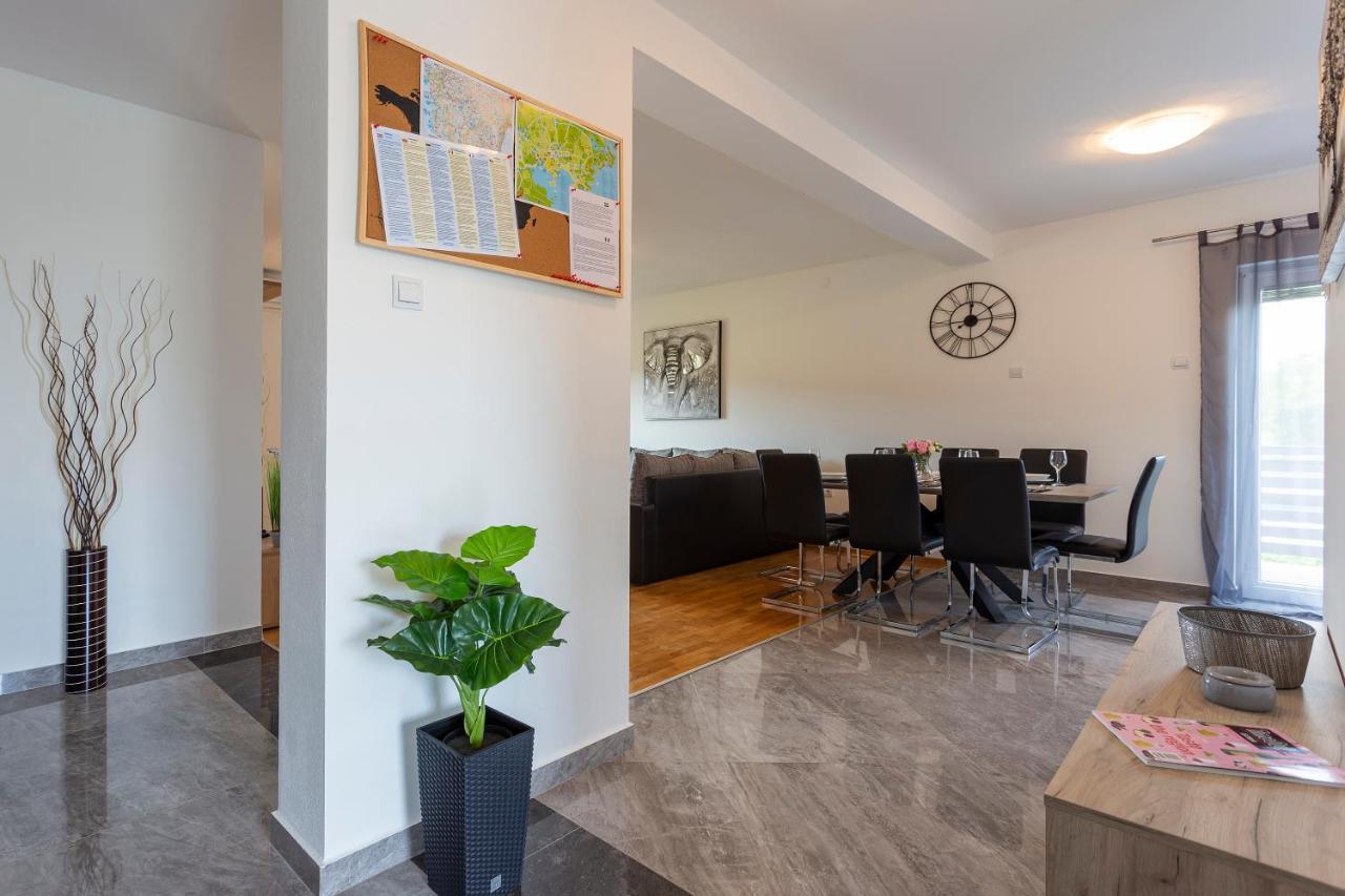 Apartmani Karoca 3 プーラ エクステリア 写真
