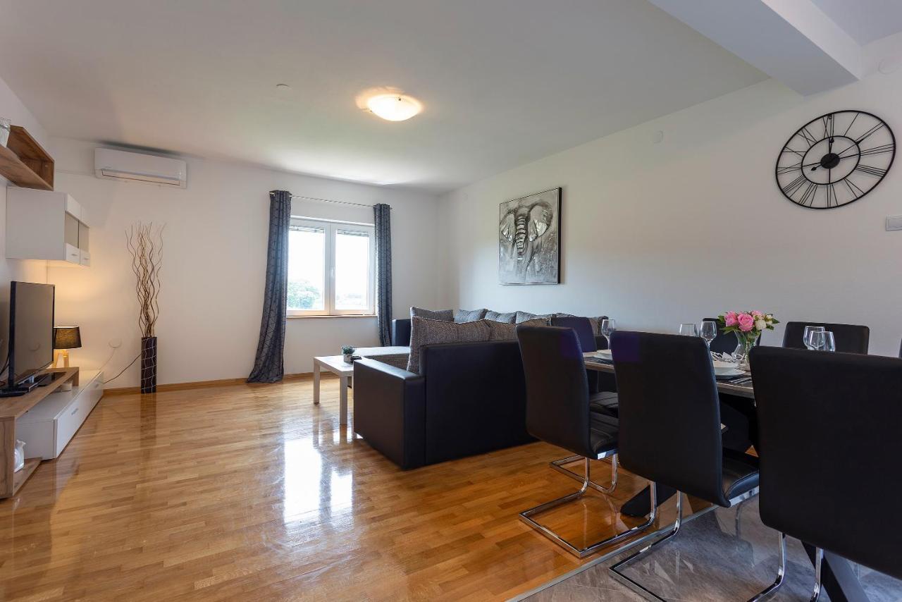 Apartmani Karoca 3 プーラ エクステリア 写真