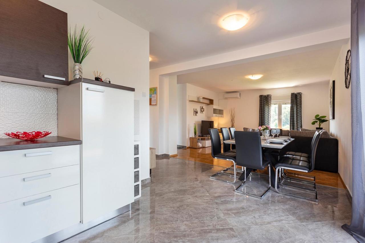 Apartmani Karoca 3 プーラ エクステリア 写真