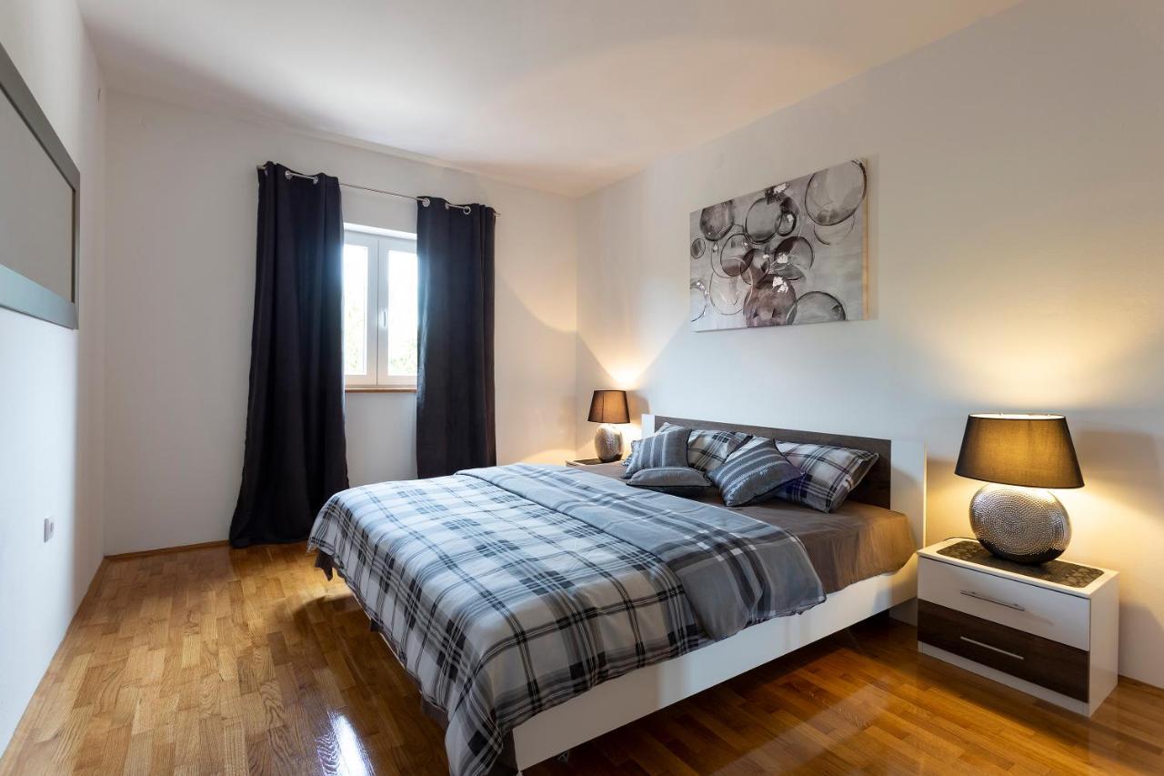 Apartmani Karoca 3 プーラ エクステリア 写真