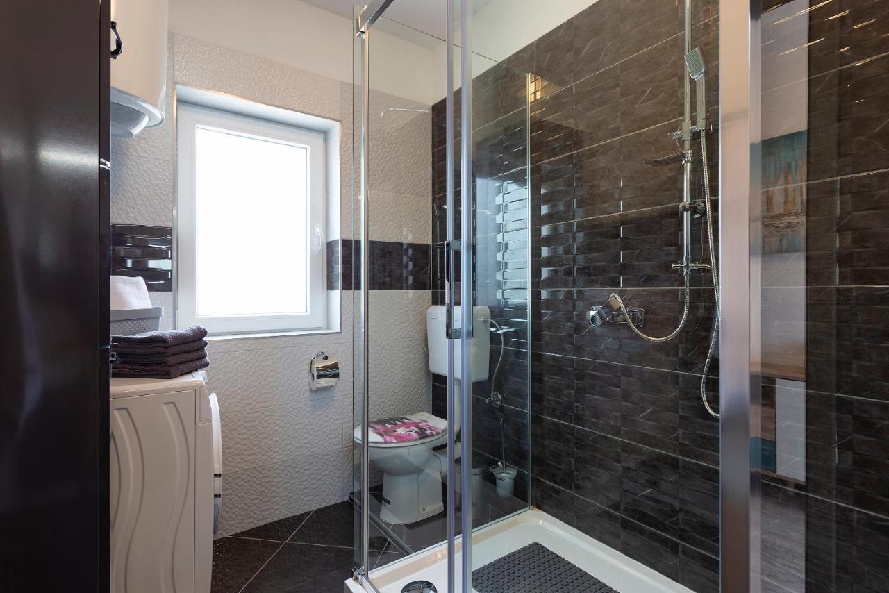Apartmani Karoca 3 プーラ エクステリア 写真