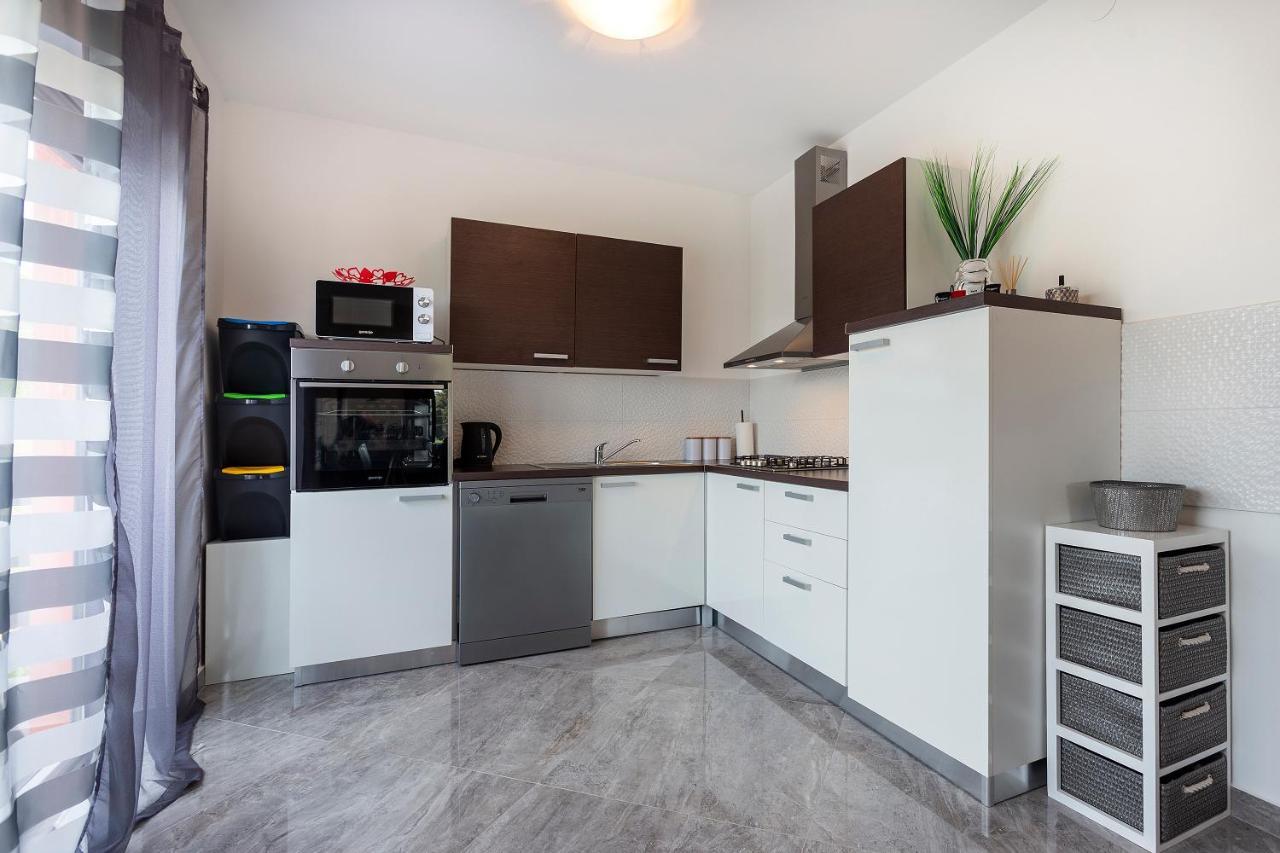 Apartmani Karoca 3 プーラ エクステリア 写真