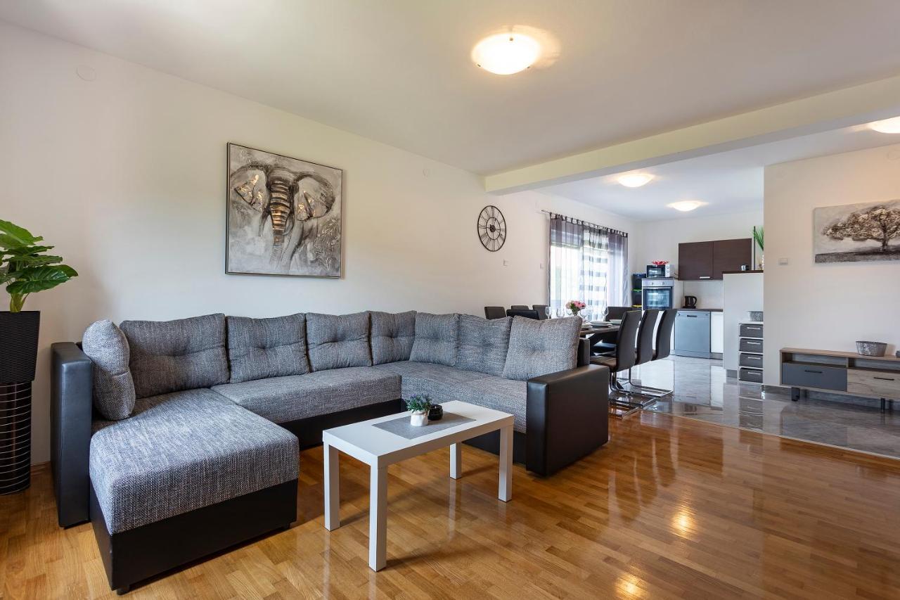 Apartmani Karoca 3 プーラ エクステリア 写真