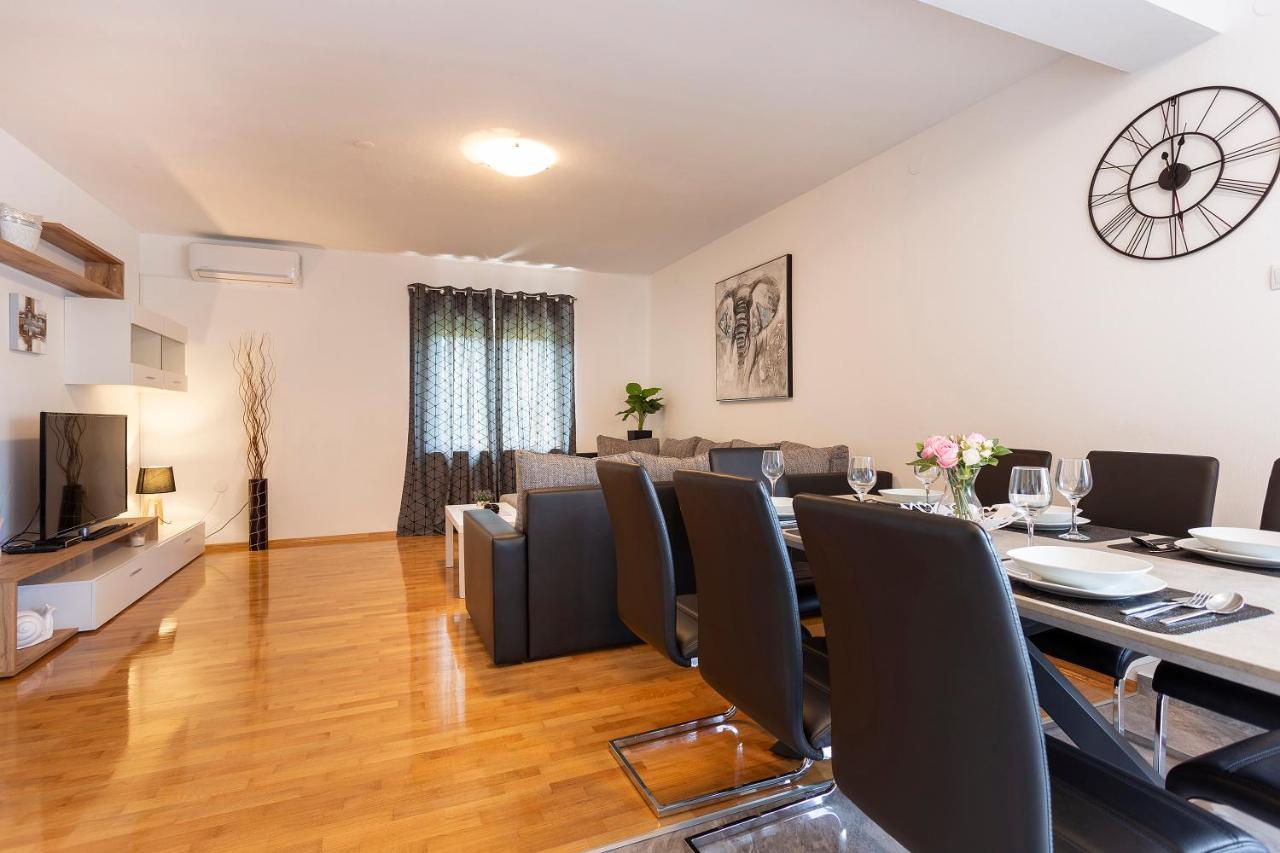 Apartmani Karoca 3 プーラ エクステリア 写真