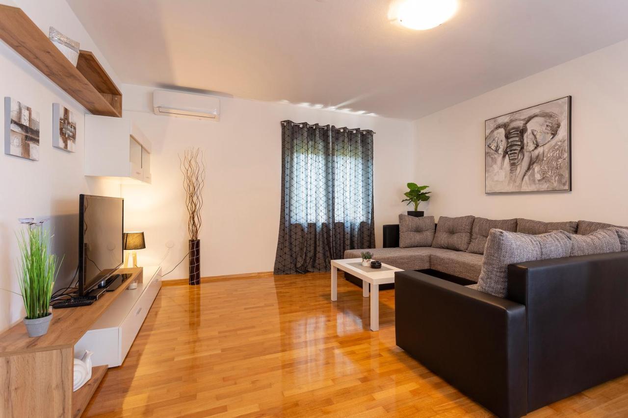 Apartmani Karoca 3 プーラ エクステリア 写真