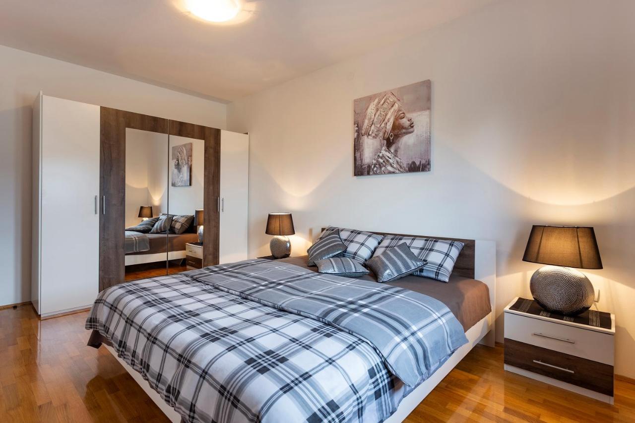 Apartmani Karoca 3 プーラ エクステリア 写真