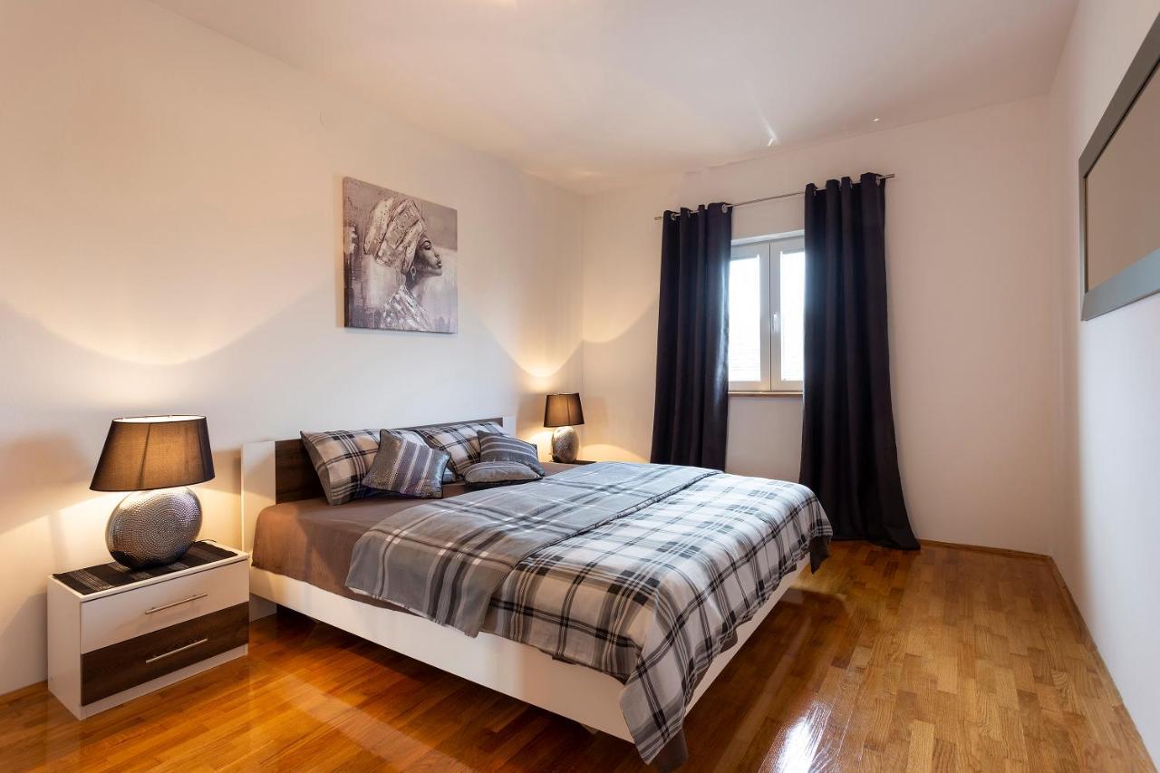 Apartmani Karoca 3 プーラ エクステリア 写真