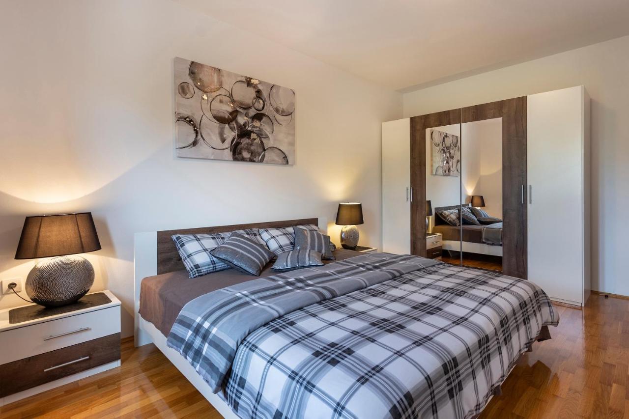 Apartmani Karoca 3 プーラ エクステリア 写真